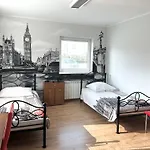 Leo Hostel