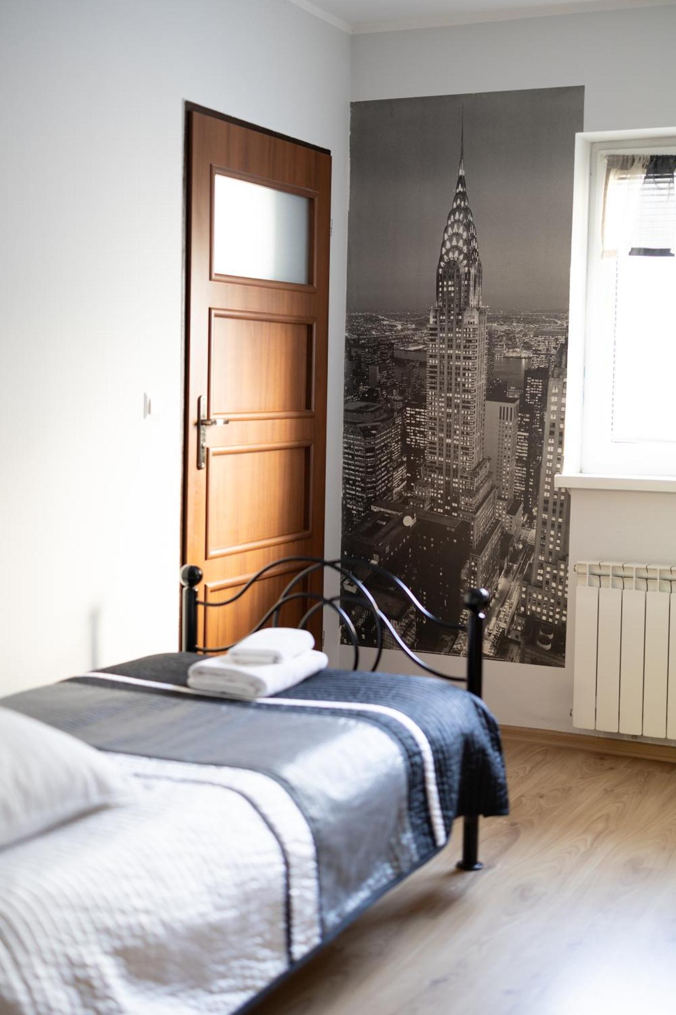 Leo Hostel *